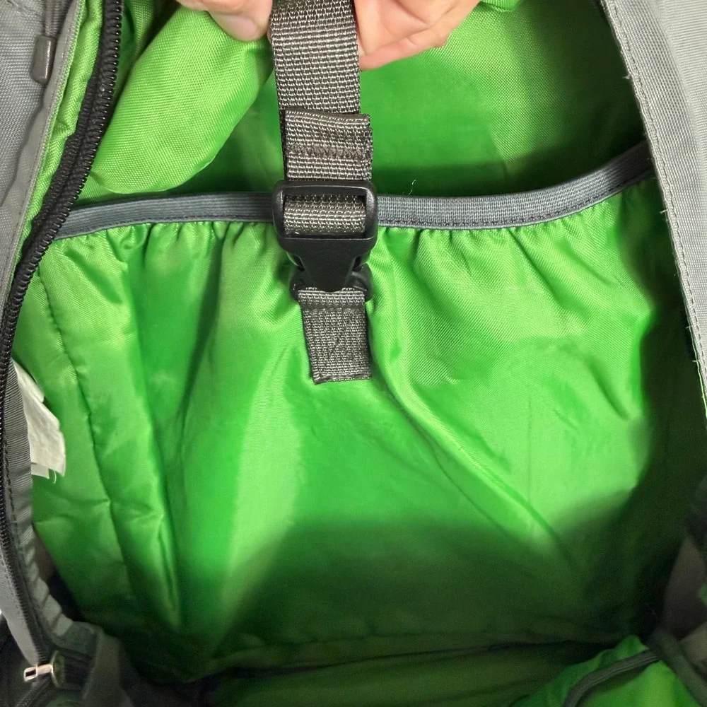Patagonia Chacabuco 32L Backpack OS Grey Green Gorpcore Hiking Daypack